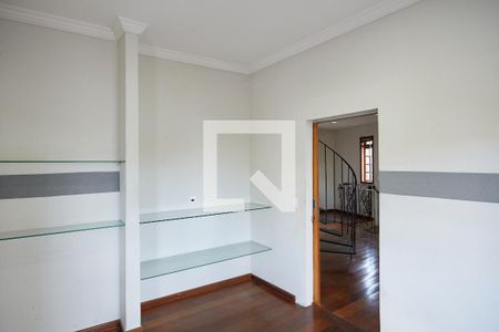 Sala de TV de casa à venda com 4 quartos, 300m² em Pompéia, Belo Horizonte