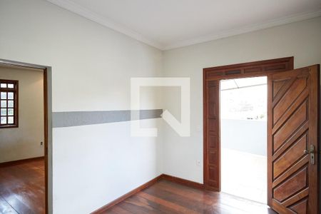 Sala de TV de casa à venda com 4 quartos, 300m² em Pompéia, Belo Horizonte