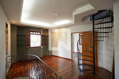 Sala de casa à venda com 4 quartos, 300m² em Pompéia, Belo Horizonte