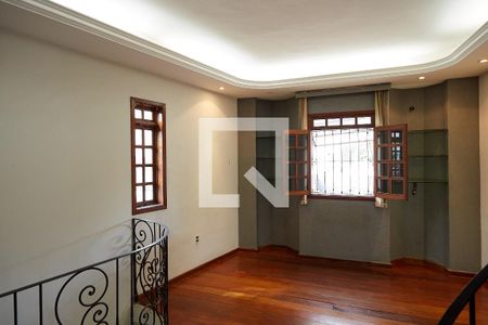 Sala de casa à venda com 4 quartos, 300m² em Pompéia, Belo Horizonte