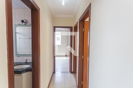 Corredor de apartamento à venda com 4 quartos, 180m² em Fernão Dias, Belo Horizonte