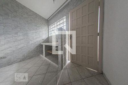 Cozinha de kitnet/studio para alugar com 1 quarto, 18m² em Santa Quiteria, Curitiba