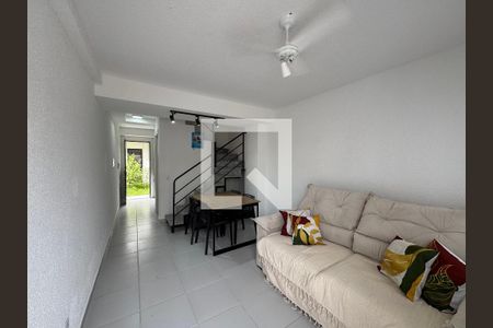 Sala de casa de condomínio para alugar com 2 quartos, 69m² em Vargem Grande, Rio de Janeiro