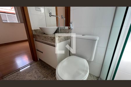 banheiro 1 de apartamento à venda com 3 quartos, 80m² em Sagrada Família, Belo Horizonte