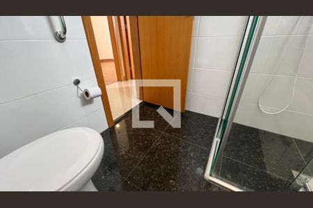 banheiro 2 de apartamento à venda com 3 quartos, 80m² em Sagrada Família, Belo Horizonte