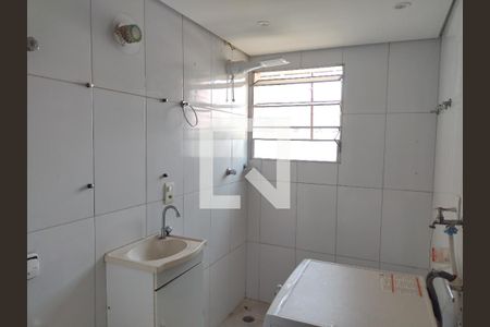 banheiro e área de serviço de apartamento para alugar com 1 quarto, 50m² em Santa Ifigênia, São Paulo