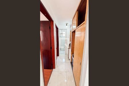 Corredor de apartamento para alugar com 2 quartos, 56m² em Jardim Alvorada, Santo André