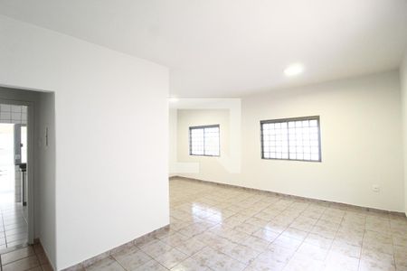 Sala de casa para alugar com 4 quartos, 171m² em Santa Mônica, Uberlândia