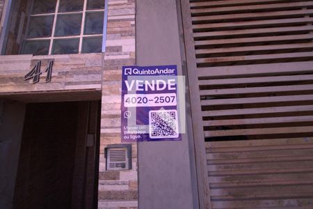 Casa à venda com 245m², 3 quartos e 2 vagas Casa à venda com 245m², 3 quartos e 2 vagasPlaquinha