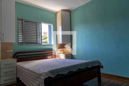 Suite principal de casa à venda com 2 quartos, 245m² em Jardim Tupanci, Barueri