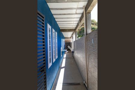 Casa à venda com 245m², 3 quartos e 2 vagas Casa à venda com 245m², 3 quartos e 2 vagasCorredor lateral