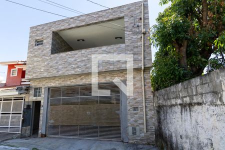 Casa à venda com 245m², 3 quartos e 2 vagas Casa à venda com 245m², 3 quartos e 2 vagasFachada