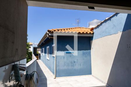 Casa à venda com 245m², 3 quartos e 2 vagas Casa à venda com 245m², 3 quartos e 2 vagasCorredor lateral