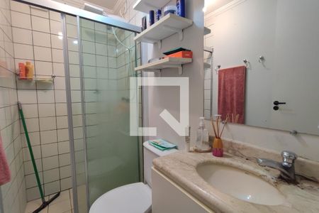 Banheiro de apartamento à venda com 2 quartos, 47m² em Vila Georgina, Campinas