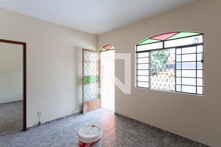 Sala de casa para alugar com 3 quartos, 90m² em Piratininga, Belo Horizonte