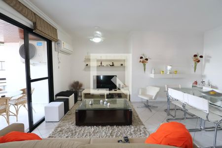 Sala de apartamento para alugar com 3 quartos, 120m² em  Lot. Joao Batista Juliao, Guarujá