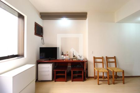 Sala/Quarto de kitnet/studio à venda com 1 quarto, 24m² em Indianópolis, São Paulo