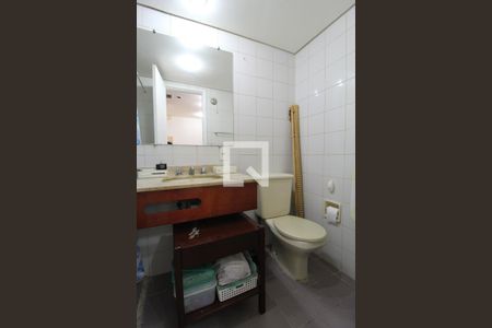 Banheiro de kitnet/studio à venda com 1 quarto, 24m² em Indianópolis, São Paulo