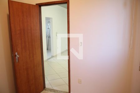 Quarto 1 de apartamento para alugar com 2 quartos, 50m² em Novo Riacho, Contagem