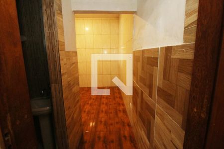 Corredor de casa para alugar com 1 quarto, 50m² em Penha Circular, Rio de Janeiro