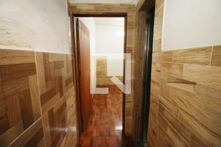 Corredor de casa para alugar com 1 quarto, 50m² em Penha Circular, Rio de Janeiro