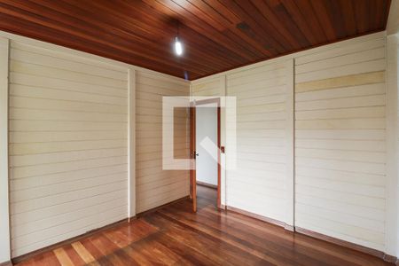 Casa à venda com 330m², 2 quartos e 6 vagas Casa à venda com 330m², 2 quartos e 6 vagasSuíte