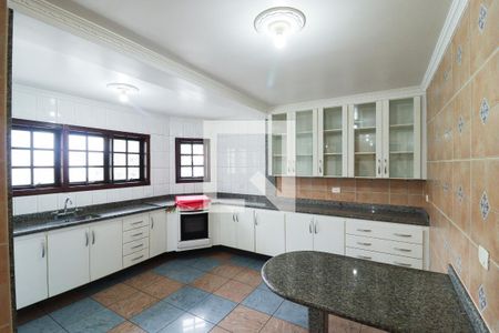 Casa à venda com 330m², 2 quartos e 6 vagas Casa à venda com 330m², 2 quartos e 6 vagasCozinha