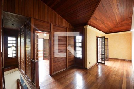 Casa à venda com 330m², 2 quartos e 6 vagas Casa à venda com 330m², 2 quartos e 6 vagasHall