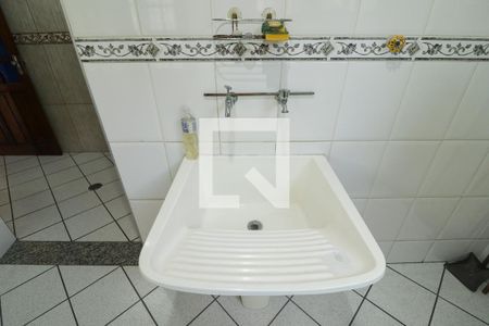 Casa à venda com 330m², 2 quartos e 6 vagas Casa à venda com 330m², 2 quartos e 6 vagasÁrea de Serviço