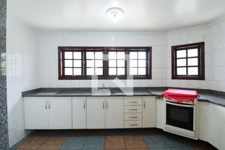 Casa à venda com 330m², 2 quartos e 6 vagas Casa à venda com 330m², 2 quartos e 6 vagasCozinha