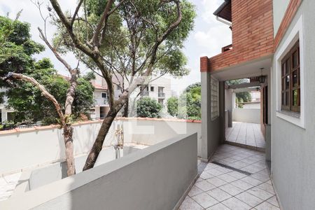 Casa à venda com 330m², 2 quartos e 6 vagas Casa à venda com 330m², 2 quartos e 6 vagasÁrea Comum