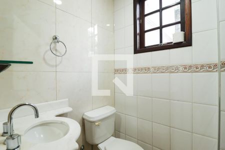 Casa à venda com 330m², 2 quartos e 6 vagas Casa à venda com 330m², 2 quartos e 6 vagasBanheiro de Serviço