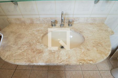 Casa à venda com 330m², 2 quartos e 6 vagas Casa à venda com 330m², 2 quartos e 6 vagasBanheiro da Suíte