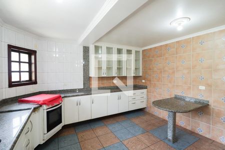 Casa à venda com 330m², 2 quartos e 6 vagas Casa à venda com 330m², 2 quartos e 6 vagasCozinha