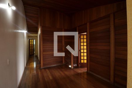 Casa à venda com 330m², 2 quartos e 6 vagas Casa à venda com 330m², 2 quartos e 6 vagasHall