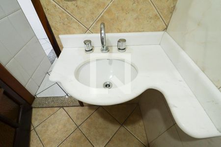 Casa à venda com 330m², 2 quartos e 6 vagas Casa à venda com 330m², 2 quartos e 6 vagasBanheiro de Serviço