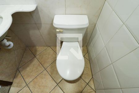 Casa à venda com 330m², 2 quartos e 6 vagas Casa à venda com 330m², 2 quartos e 6 vagasBanheiro de Serviço