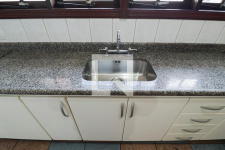 Casa à venda com 330m², 2 quartos e 6 vagas Casa à venda com 330m², 2 quartos e 6 vagasCozinha