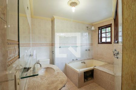 Casa à venda com 330m², 2 quartos e 6 vagas Casa à venda com 330m², 2 quartos e 6 vagasBanheiro da Suíte