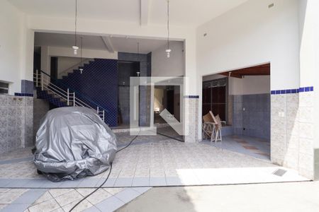 Casa à venda com 330m², 2 quartos e 6 vagas Casa à venda com 330m², 2 quartos e 6 vagasÁrea Comum