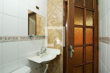 Casa à venda com 330m², 2 quartos e 6 vagas Casa à venda com 330m², 2 quartos e 6 vagasBanheiro Social