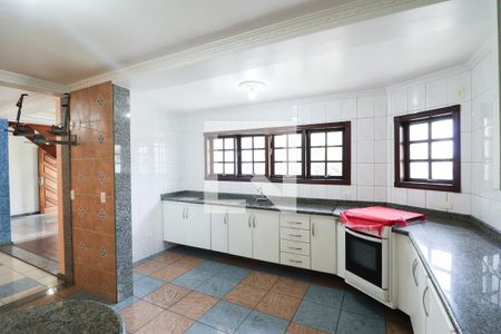 Casa à venda com 330m², 2 quartos e 6 vagas Casa à venda com 330m², 2 quartos e 6 vagasCozinha