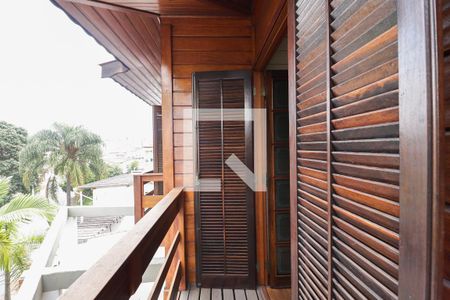 Casa à venda com 330m², 2 quartos e 6 vagas Casa à venda com 330m², 2 quartos e 6 vagasVaranda de Suíte