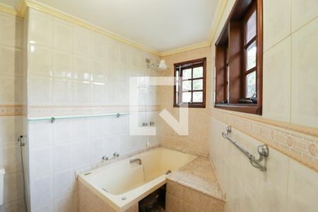 Casa à venda com 330m², 2 quartos e 6 vagas Casa à venda com 330m², 2 quartos e 6 vagasBanheiro da Suíte