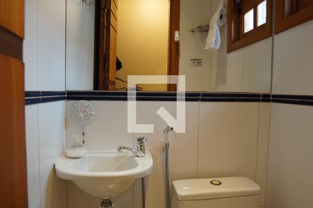 Lavabo de casa à venda com 4 quartos, 220m² em Perdizes, São Paulo