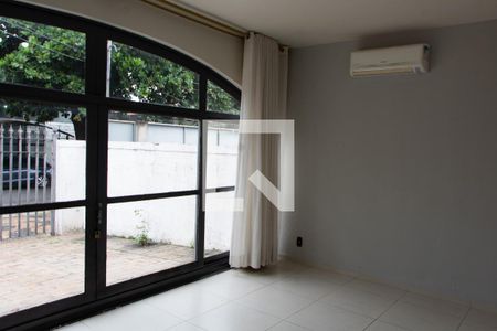 SALA DE ESTAR de casa para alugar com 4 quartos, 351m² em Taquaral, Campinas