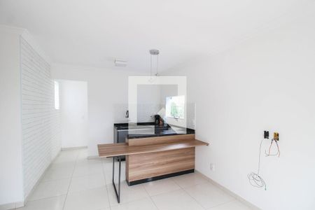 Sala de apartamento para alugar com 2 quartos, 65m² em Edson Passos, Mesquita