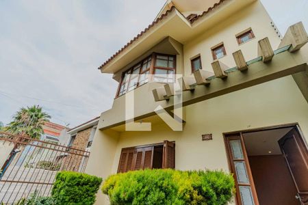 Casa de condomínio à venda com 380m², 4 quartos e 2 vagas Casa de condomínio à venda com 380m², 4 quartos e 2 vagasFachada