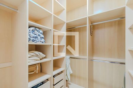 Casa de condomínio à venda com 380m², 4 quartos e 2 vagas Casa de condomínio à venda com 380m², 4 quartos e 2 vagasQuarto 03