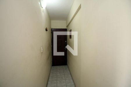 Corredor de apartamento à venda com 2 quartos, 60m² em Olaria, Rio de Janeiro